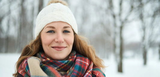 woman wearing a beanie outdoor in the winter