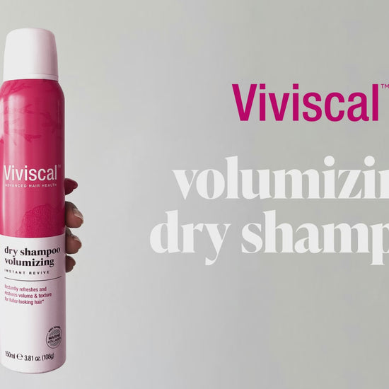 video showing womans using Viviscal dry shampoo volumizing